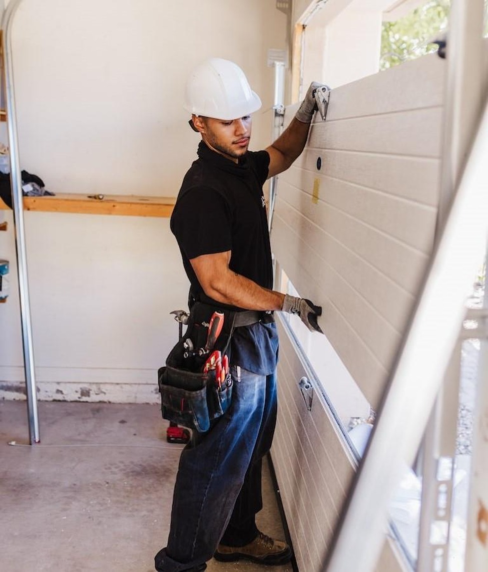 dmgcontractorservice door